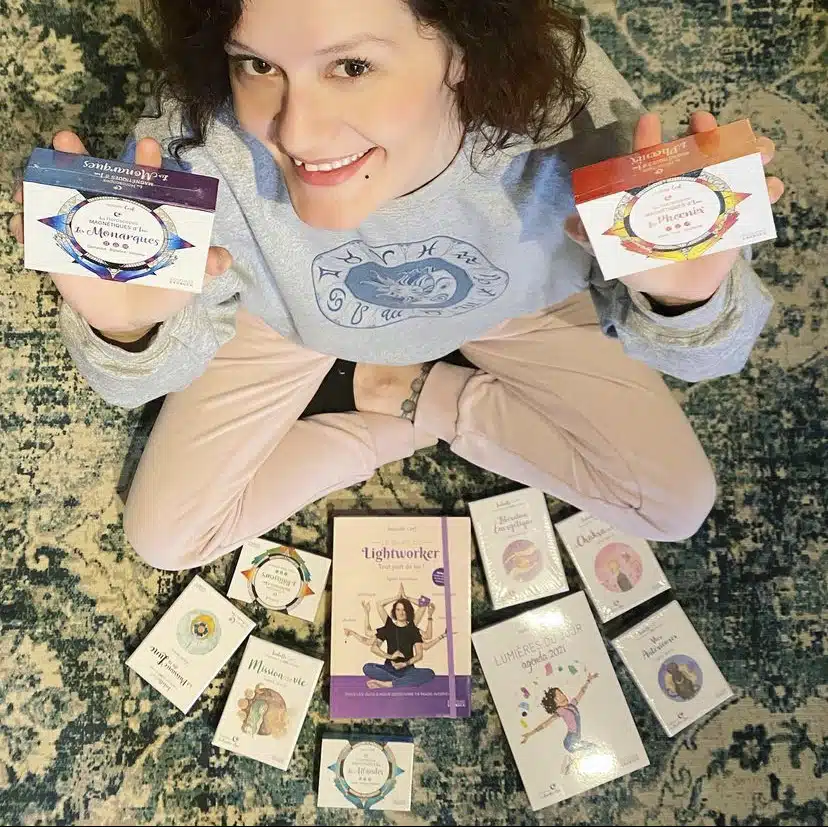 Isabelle Cerf, autrice, medium et créatrice des Oracles de la collection Les Oracles d'Isa